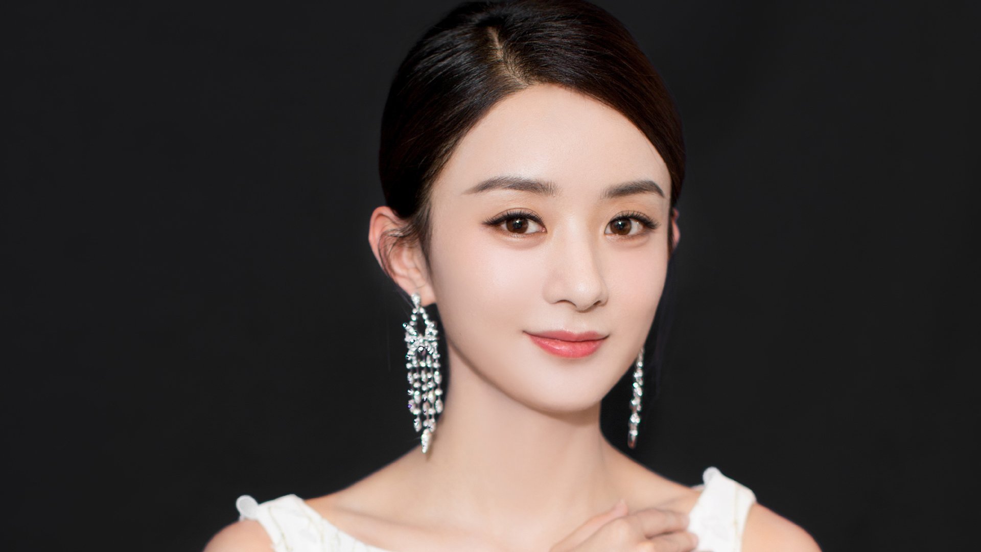 开云官网-“简阳文体中心篮球赛：战术与冲劲交织，赛场不断突破”